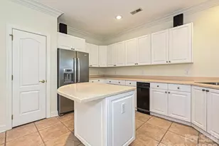 9177 Bonnie Briar Cir, Charlotte, NC 28277 - Photo 10