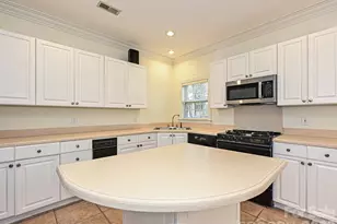 9177 Bonnie Briar Cir, Charlotte, NC 28277 - Photo 8