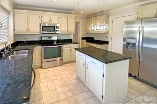 3906 Melshire Ln, Charlotte, NC 28269 - Photo 2