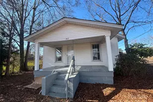 142 26th St SW, Hickory, NC 28602 - Photo 2