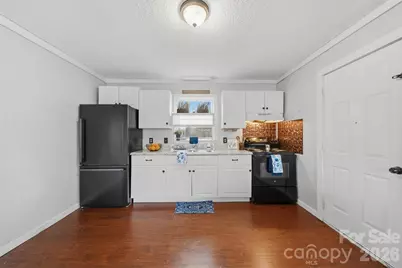 1107 N Davis Avenue, Newton, NC 28658 - Photo 8