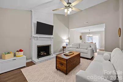 2704 Hillmont Drive, Charlotte, NC 28226 - Photo 6