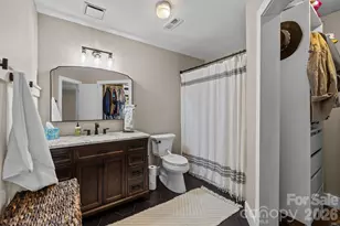 2704 Hillmont Dr, Charlotte, NC 28226 - Photo 16