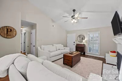 2704 Hillmont Drive, Charlotte, NC 28226 - Photo 4