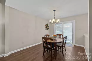 2704 Hillmont Dr, Charlotte, NC 28226 - Photo 6