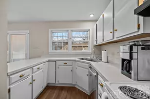 2704 Hillmont Dr, Charlotte, NC 28226 - Photo 8