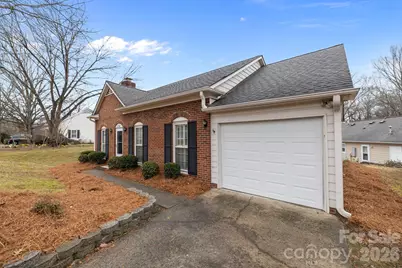 2704 Hillmont Drive, Charlotte, NC 28226 - Photo 2