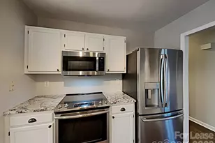 1040 Chaucery Ln, Matthews, NC 28104 - Photo 4