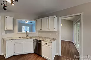 1040 Chaucery Ln, Matthews, NC 28104 - Photo 6