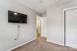 610 Grantham Ln, Charlotte, NC 28262 - Photo 32