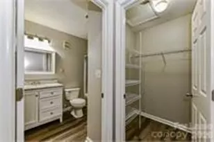 300 Hoskins Mill Ln, Charlotte, NC 28208 - Photo 10