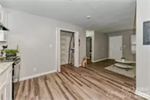 300 Hoskins Mill Ln, Charlotte, NC 28208 - Photo 6