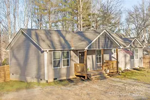 60 Oakwood Dr, Horse Shoe, NC 28792 - Photo 2