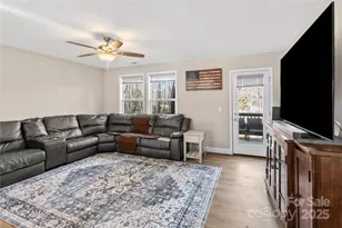 60 Oakwood Dr, Horse Shoe, NC 28792 - Photo 18