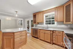 4937 Vincent Ln, Charlotte, NC 28210 - Photo 8