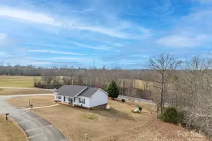 123 N Cul De Sac St, Forest City, NC 28043 - Photo 6