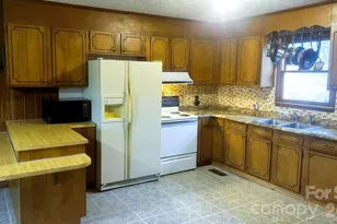 101 Poteat Dr, Morganton, NC 28655 - Photo 8