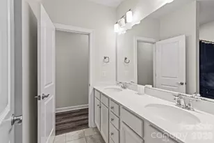 9306 Dufaux Dr, Charlotte, NC 28278 - Photo 24