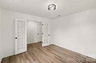 8616 Fallsdale Dr, Charlotte, NC 28214 - Photo 16