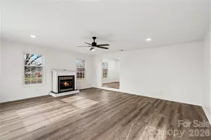 8616 Fallsdale Dr, Charlotte, NC 28214 - Photo 6