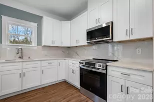 138 Cascades Dr, Hickory, NC 28601 - Photo 6