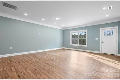 138 Cascades Drive, Hickory, NC 28601 - Photo 8