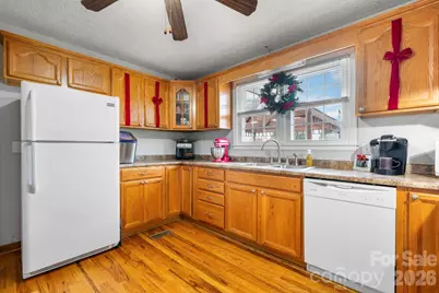 419 Hudson Heights, Hudson, NC 28638 - Photo 10