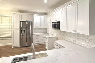 9235 Island Overlook Ct, Cornelius, NC 28031 - Photo 2