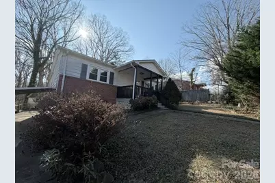 973 8th Avenue NW, Hickory, NC 28601 - Photo 2