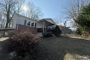 973 8th Ave NW, Hickory, NC 28601 - Photo 2