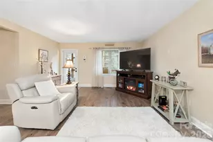 252 Wash Creek Dr, Hendersonville, NC 28739 - Photo 4