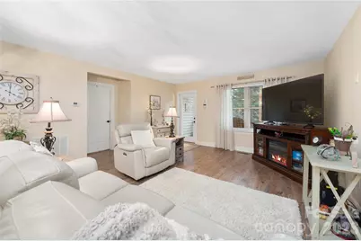 252 Wash Creek Drive #B, Hendersonville, NC 28739 - Photo 6