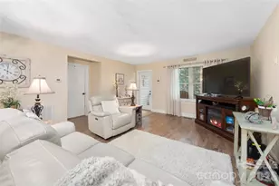 252 Wash Creek Dr, Hendersonville, NC 28739 - Photo 6