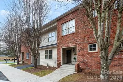 252 Wash Creek Drive #B, Hendersonville, NC 28739 - Photo 2