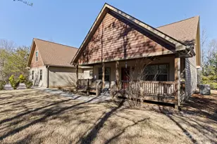 334 Summer Orchard Dr, Hendersonville, NC 28792 - Photo 2