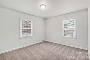 3431 Shamrock Dr, Charlotte, NC 28215 - Photo 16