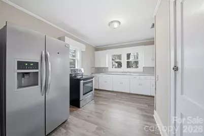 2036 4th Street NE, Hickory, NC 28601 - Photo 4