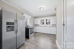 2036 4th St NE, Hickory, NC 28601 - Photo 4