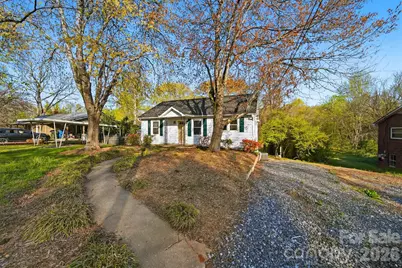 2036 4th Street NE, Hickory, NC 28601 - Photo 2