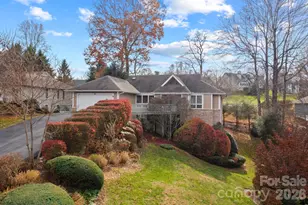 122 Broadmoor Dr, Flat Rock, NC 28731 - Photo 2