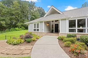 128 Broadmoor Dr, Flat Rock, NC 28731 - Photo 4