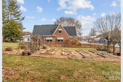 506 W Main Street, Burnsville, NC 28714 - Photo 8