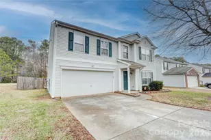 4024 Larkhaven Village Dr, Charlotte, NC 28215 - Photo 2