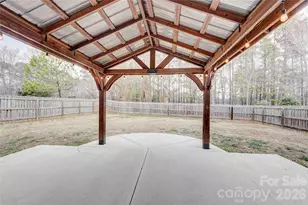 4024 Larkhaven Village Dr, Charlotte, NC 28215 - Photo 38