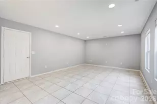 4024 Larkhaven Village Dr, Charlotte, NC 28215 - Photo 16