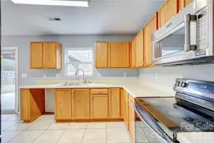 4024 Larkhaven Village Dr, Charlotte, NC 28215 - Photo 6