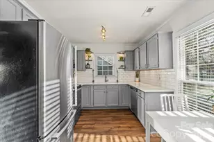 3113 Selwyn Farms Ln, Charlotte, NC 28209 - Photo 4