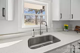 105 Grant St, Gastonia, NC 28052 - Photo 12