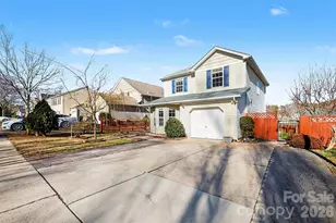 3755 Brookchase Ln, Charlotte, NC 28205 - Photo 2