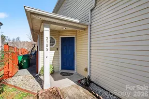 3755 Brookchase Ln, Charlotte, NC 28205 - Photo 6